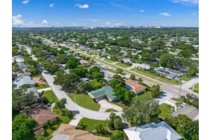 2949 BOUGAINVILLEA STREET, SARASOTA, FL 34239 - MLS#MFRA4667837