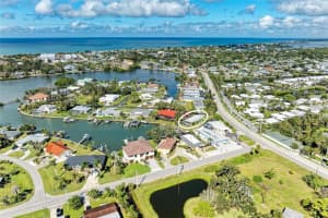136 BAYVIEW DRIVE, NOKOMIS, FL 34275 - MLS#MFRA4667932
