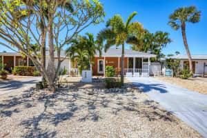 208 82ND STREET, HOLMES BEACH, FL 34217 - MLS#MFRA4667981