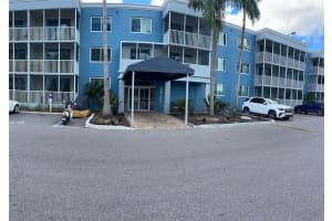 2700 COCONUT BAY LANE, SARASOTA, FL 34237 - MLS#MFRA4668051