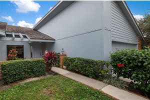 2635 MOSS OAK DRIVE, SARASOTA, FL 34231 - MLS#MFRA4668080