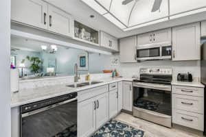 7301 29TH AVE DR W #202, BRADENTON, FL 34209 - MLS#MFRA4668108