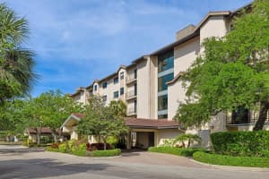 5400 EAGLES POINT CIRCLE, SARASOTA, FL 34231 - MLS#MFRA4668182