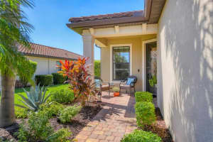 6918 HANOVER COURT, LAKEWOOD RANCH, FL 34202 - MLS#MFRA4668217