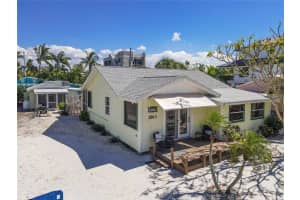 2813 AVENUE E, HOLMES BEACH, FL 34217 - MLS#MFRA4668413