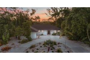 635 Tropical Cir, SARASOTA