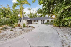 635 TROPICAL CIRCLE, SARASOTA, FL 34242 - MLS#MFRA4668594