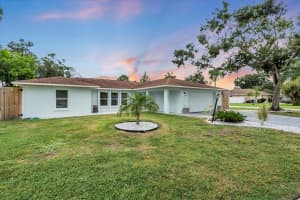8419 SYLVAN WOODS DRIVE, SARASOTA, FL 34243 - MLS#MFRA4668652