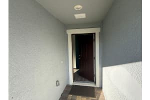 7326 34TH COURT, SARASOTA, FL 34243 - MLS#MFRA4668885