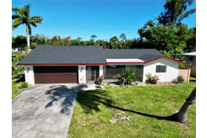 2461 Woodland Cir, FORT MYERS