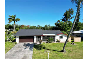 2461 WOODLAND CIRCLE, FORT MYERS, FL 33907 - MLS#MFRA4669026