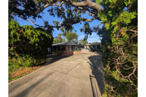 140 BRIGGS AVENUE, SARASOTA, FL 34237 - MLS#MFRA4669139