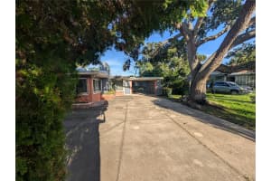 140 BRIGGS AVENUE, SARASOTA, FL 34237 - MLS#MFRA4669139