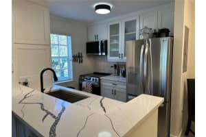 850 TAMIAMI TRAIL TRAIL, SARASOTA, FL 34236 - MLS#MFRA4669189