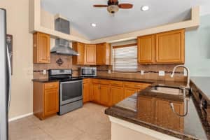 3920 52ND DRIVE, BRADENTON, FL 34210 - MLS#MFRA4669366