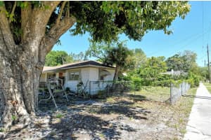 1504 COCOANUT AVENUE, SARASOTA, FL 34236 - MLS#MFRA4669404