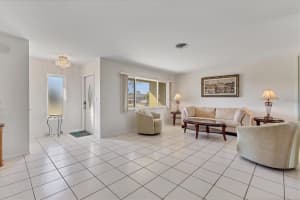 6824 ROXBURY DRIVE, SARASOTA, FL 34231 - MLS#MFRA4669517