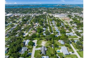 2209 OAK TERRACE, SARASOTA, FL 34231 Sold 01/05/26