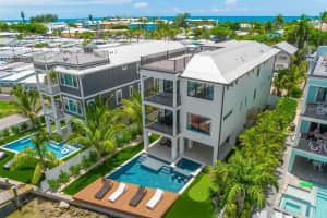 203 Bay Dr N Bradenton, FL 34217 - Off Market