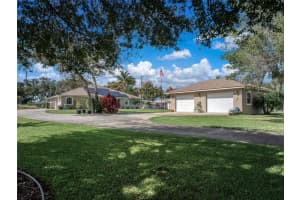 1360 LAKE JOSEPHINE DRIVE, SEBRING, FL 33875 - MLS#MFRA4669731