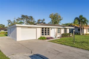466 SUNNYSIDE DRIVE, VENICE, FL 34293 - MLS#MFRA4669970