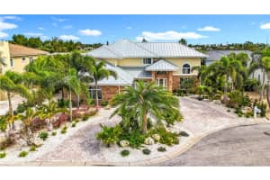 620 NORTH POINT DRIVE, HOLMES BEACH, FL 34217 - MLS#MFRA4670040