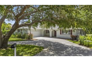 1895 BUCCANEER CIRCLE, SARASOTA, FL 34231 - MLS#MFRA4670129