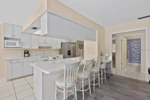 1895 BUCCANEER CIRCLE, SARASOTA, FL 34231 - MLS#MFRA4670129