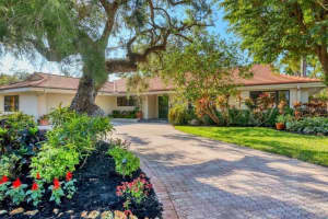 1610 LAKE SHORE DRIVE, SARASOTA, FL 34231 - MLS#MFRA4670153