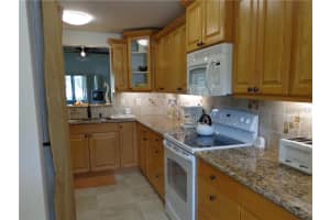 7070 FAIRWAY BEND LANE, SARASOTA, FL 34243 - MLS#MFRA4670210