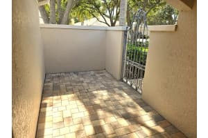 4046 HIGHLAND OAKS DRIVE, SARASOTA, FL 34235 - MLS#MFRA4670326