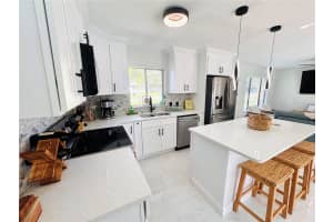 300 FRANCIS DRIVE, APOLLO BEACH, FL 33572 - MLS#MFRA4670482