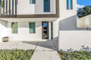 2305 TEMPLE STREET, SARASOTA, FL 34239 - MLS#MFRA4670516