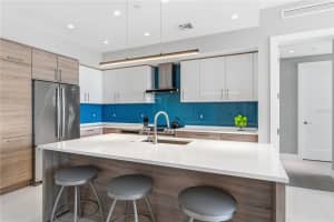 111 PINEAPPLE AVENUE, SARASOTA, FL 34236 - MLS#MFRA4670762