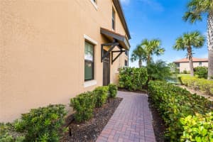 10038 CROOKED CREEK DRIVE, VENICE, FL 34293 - MLS#MFRA4670857