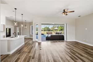 574 PLANTERS MANOR WAY, BRADENTON, FL 34212 - MLS#MFRA4671012