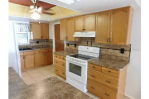 902 PLUM TREE LANE, SARASOTA, FL 34243 - MLS#MFRA4671062