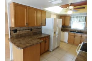 902 PLUM TREE LANE, SARASOTA, FL 34243 - MLS#MFRA4671062