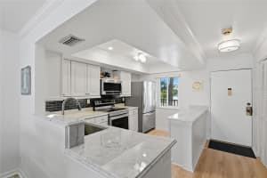 8977 MIDNIGHT PASS ROAD, SARASOTA, FL 34242 - MLS#MFRA4671098