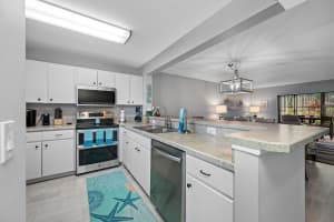 703 OAKVIEW DRIVE, BRADENTON, FL 34210 - MLS#MFRA4671111