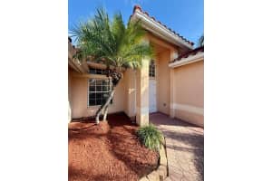 7157 42ND COURT, SARASOTA, FL 34243 - MLS#MFRA4671181