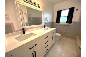 2275 HAWTHORNE STREET, SARASOTA, FL 34239 - MLS#MFRA4671438