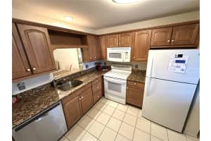 645 WOODLAWN DRIVE, BRADENTON, FL 34210 - MLS#MFRA4671591