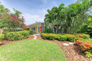 136 CRESCENT DR, ANNA MARIA, FL 34216 - MLS#MFRA4671637