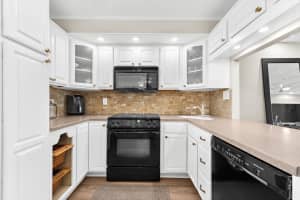 9393 MIDNIGHT PASS ROAD, SARASOTA, FL 34242 - MLS#MFRA4671641