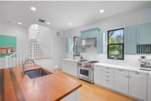 1723 OAK STREET, SARASOTA, FL 34236 - MLS#MFRA4671825