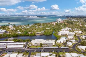 101 WHISPERING SANDS DRIVE, SARASOTA, FL 34242 - MLS#MFRA4671955