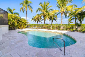 560 HARBOR COVE CIRCLE, LONGBOAT KEY, FL 34228 - MLS#MFRA4672059