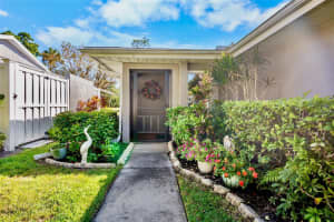 3905 CENTER GATE CIRCLE, SARASOTA, FL 34233 - MLS#MFRA4672254