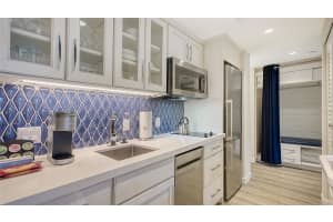 250 SANDS POINT ROAD, LONGBOAT KEY, FL 34228 - MLS#MFRA4672352